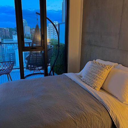 Luxury Dt, 2 Bedroom Deal, Private Balcony, Full Kitchen, Gym - Free Parking Calgary Zewnętrze zdjęcie