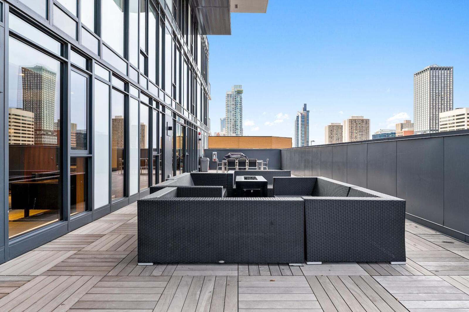 Luxury Dt, 2 Bedroom Deal, Private Balcony, Full Kitchen, Gym - Free Parking Calgary Zewnętrze zdjęcie