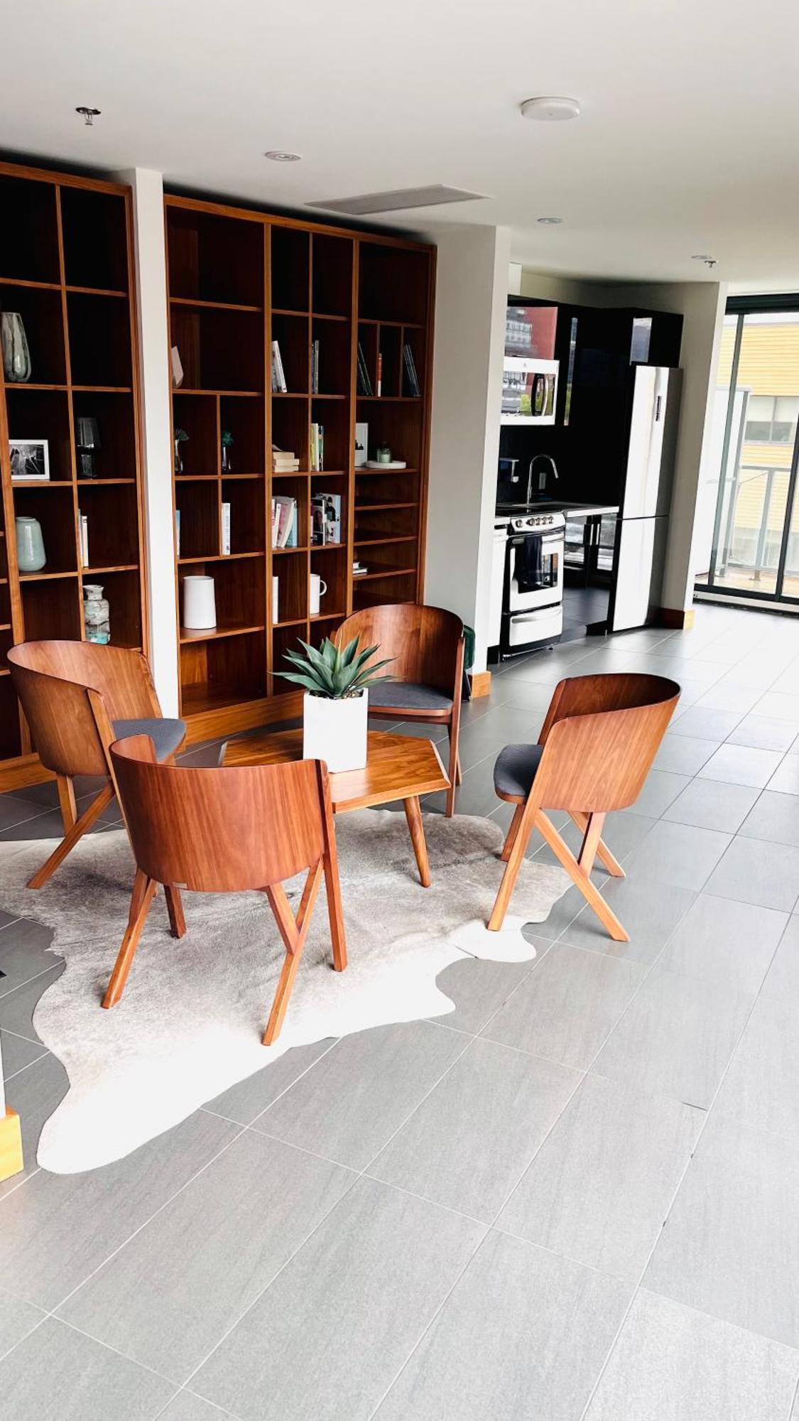 Luxury Dt, 2 Bedroom Deal, Private Balcony, Full Kitchen, Gym - Free Parking Calgary Zewnętrze zdjęcie